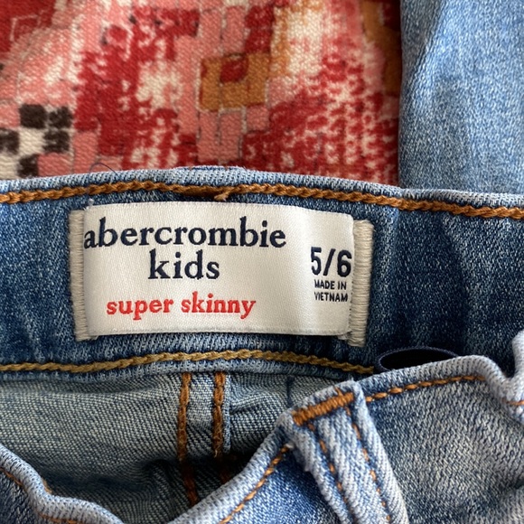 Abercrombie kids super skinny jeans with distressing - Picture 2 of 6